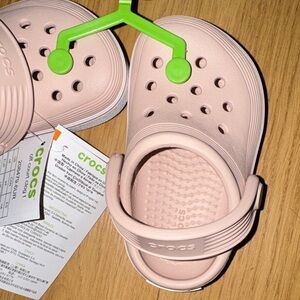 CROCS NWT size 4 children’s toddlers Kids quartz light pink baby off court clogs